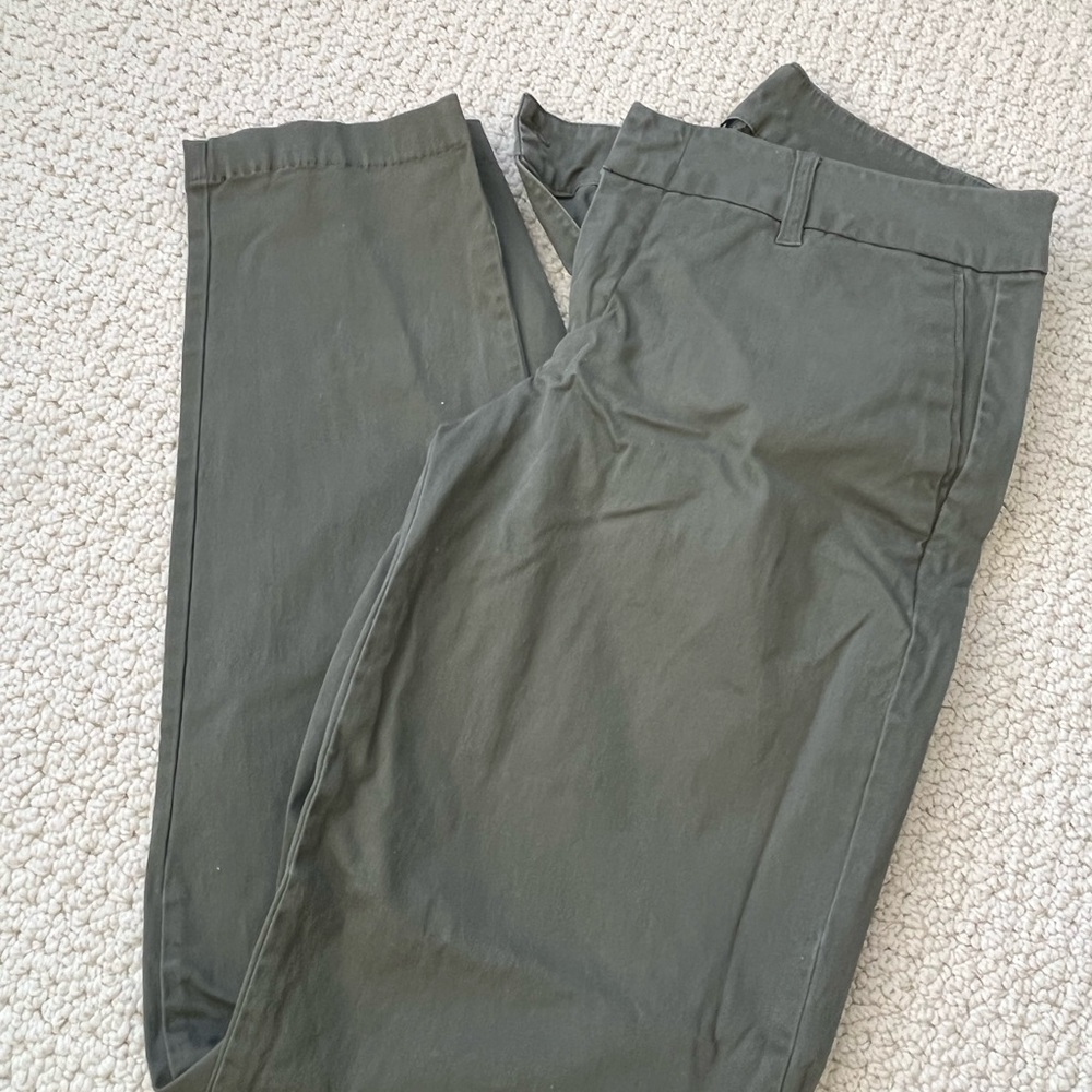 Kut from the kloth, size 4 green khaki pants
